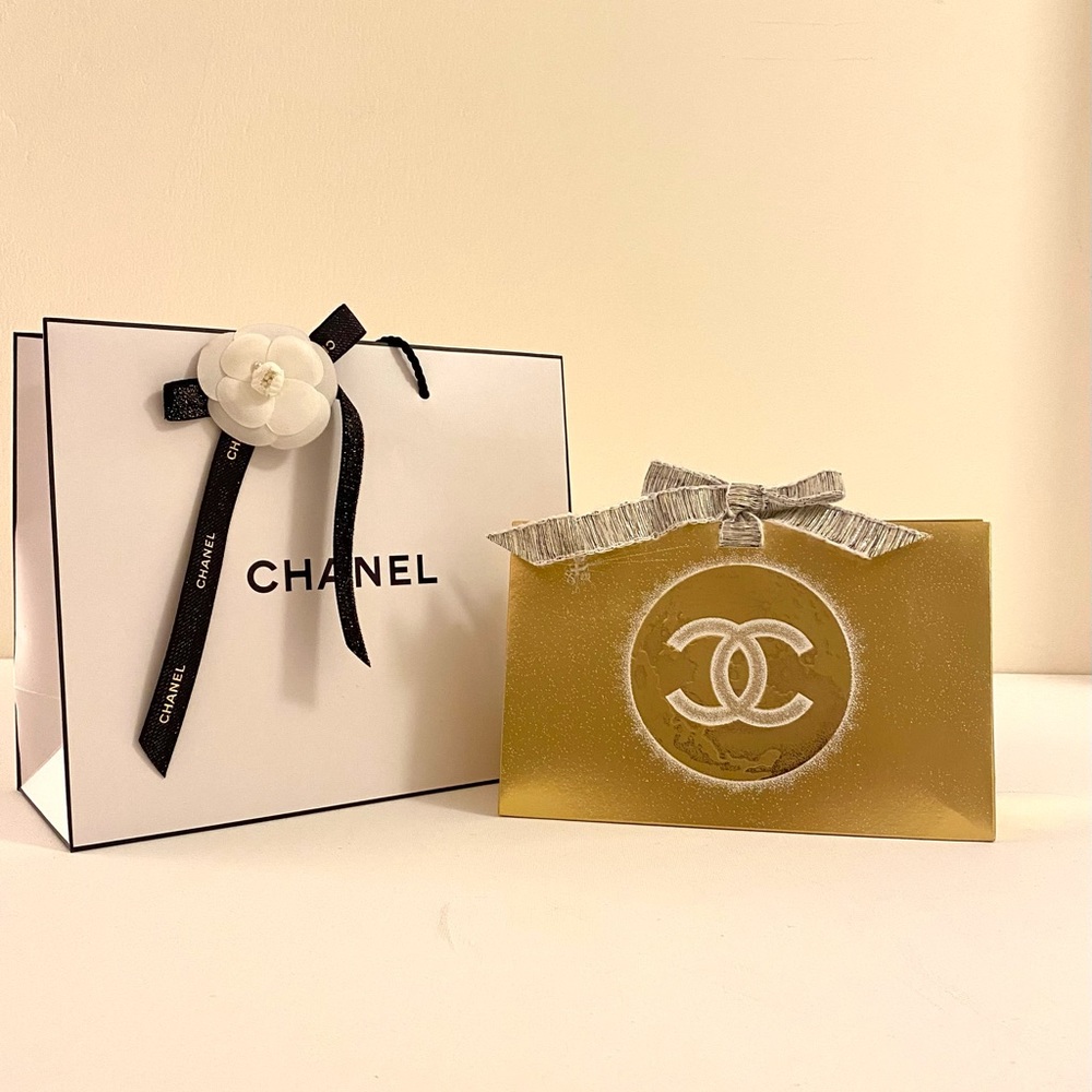 Chanel Holiday Gift Wrap Set, new